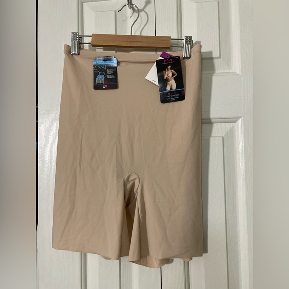 Maidenform 2X Slip Shorts - Picture 2 of 9